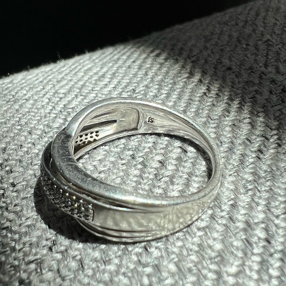 1/10 CT. T.W. Diamond Multi-Row Crossover Anniversary Band in Sterling Silver - Picture 5 of 7